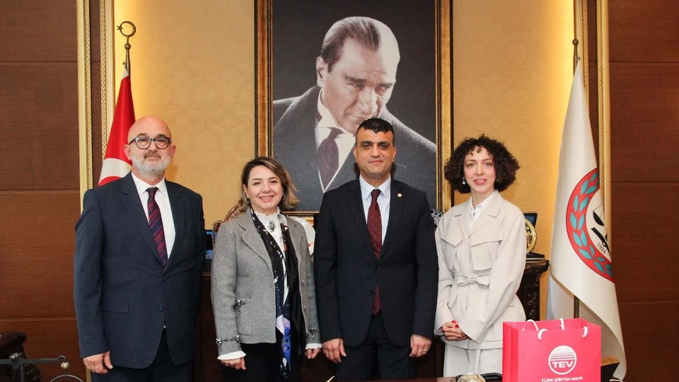 Çiçek Göndermek Yerine Eğitim Umutlarına Bağış: Mersin Barosu Tev'e Bağış Yapacak!