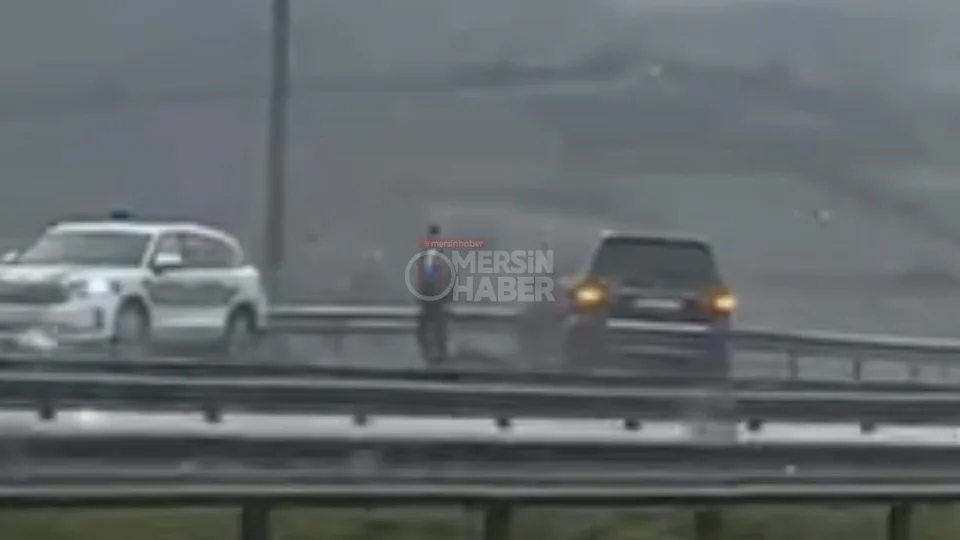 Mersin OSB Ayrımında Kaza: Otomobil Bariyerlere Çarptı!