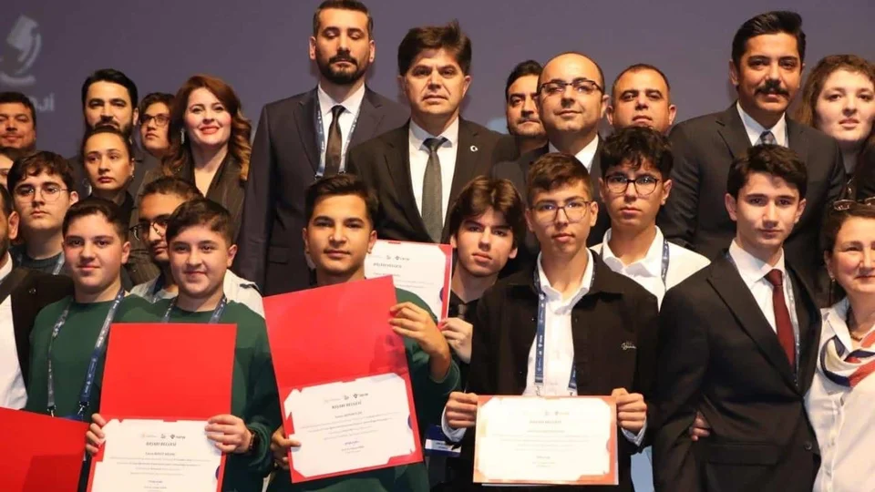 Mersin, TÜBİTAK Adana Bölge Finali'ne Damga Vurdu: 3 Birincilik, Toplam 7 Ödül Kazandı