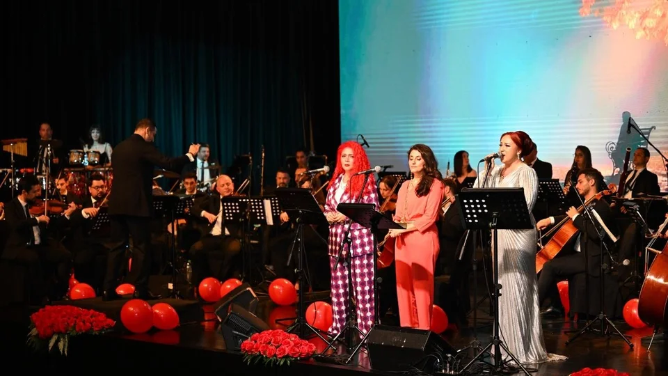 Mersin Kent Orkestrası'ndan Sevgililer Günü'ne Özel Ajda Pekkan Konseri: Biletler Tükendi, Salon Doldu Taştı