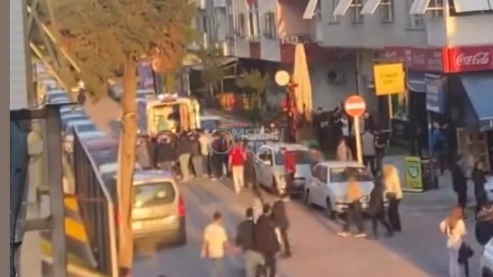 Yenişehir İnönü Mahallesi'nde B*ç*klı Saldırı: Bir Kişi Yaralandı, Ambulansla Hastaneye Kaldırıldı