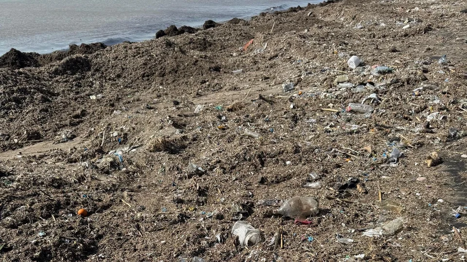 Kazanlı Sahili’nde Kirlilik Alarmı: Vatandaşlar Temizlik Bekliyor