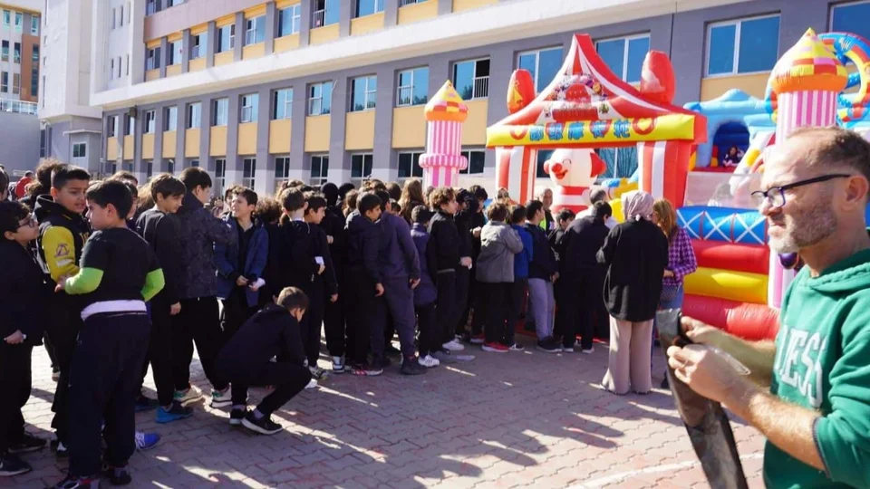 Yenişehir Anadolu İmam Hatip Lisesi'nden Anlamlı Ramazan Etkinliği: Gazze ve Doğu Türkistan Yararına Kermes