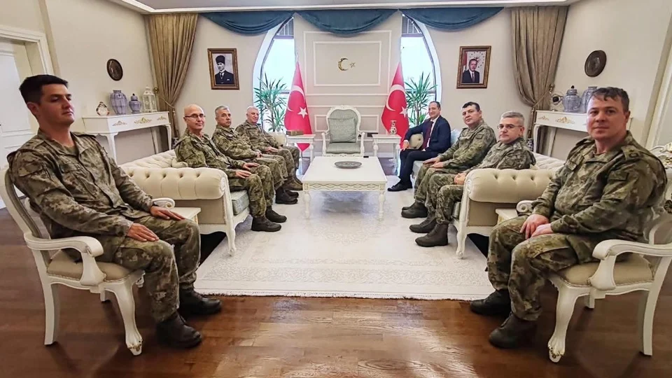 Komutanlardan, Kaymakam Akyüz'e Ziyaret