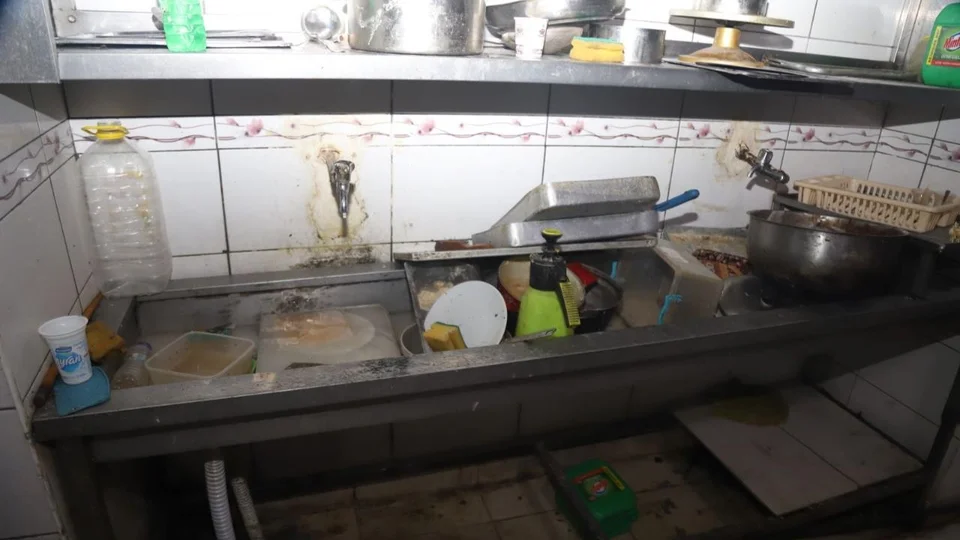 Akdeniz'de Şok Denetim: Böcekli ve Ruhsatsız Fırına 6.400 TL Ceza, 10 Gün Süre Verildi