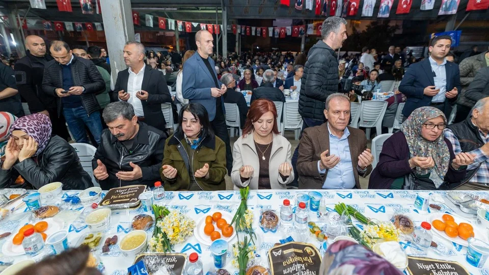 MBB Başkanı Vahap Seçer Toroslar'da Binlerle İftar Yaptı: "Her Yıl Daha Kalabalık Sofralarda Buluşuyoruz"