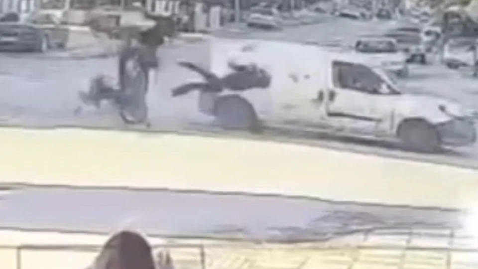 Erdemli’de Kahreden Kaza: Liseli Defne Su Çelik'in Motosikleti Hafif Ticari Araçla Çarpıştı, Genç Kız Hayatını Kaybetti