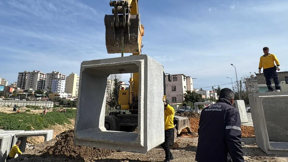 Tarsus'ta Sel Sonrası Kalıcı Çözüm: Ergenekon Mahallesi'nde 20 Adet Güçlü Menfez Döşendi