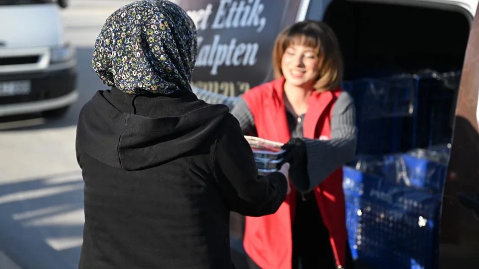 Mersin Büyükşehir'den Ramazan Dayanışması: Evlere Sıcak İftar Yemeği Ulaştırılıyor