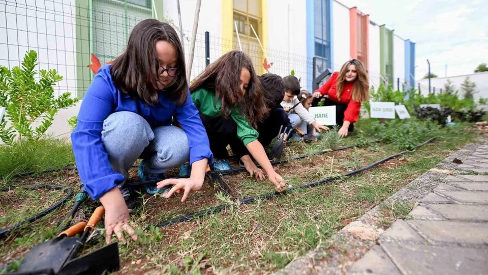 Büyükşehir'in Toroslar Çocuk Kampüsü'nde Doğa Atölyesi: Minik Eller Toprakla Buluşuyor, Ata Tohumları Yeşeriyor