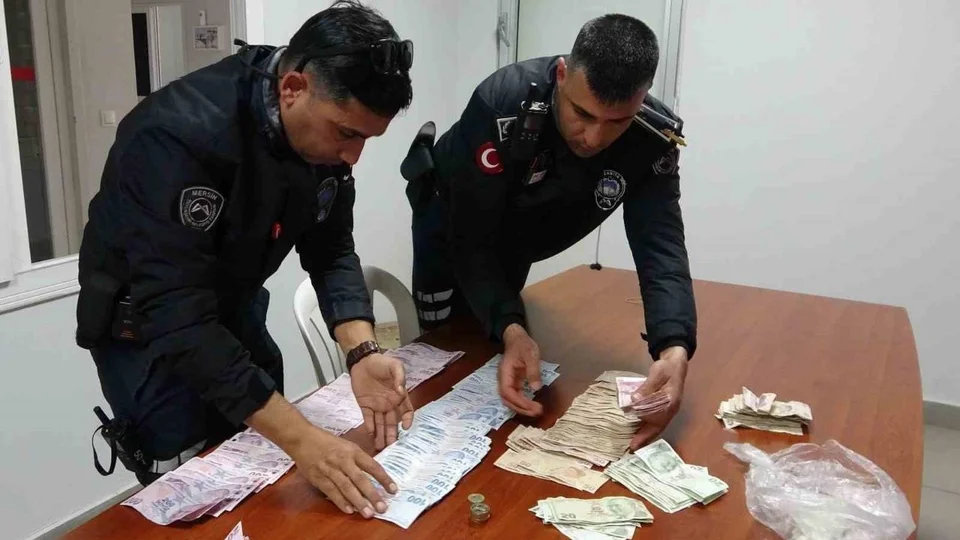 Zabıta Şaşkın: Mersin’de Dilencilik Yapanlardan 24 Bin TL Nakit Ele Geçirildi