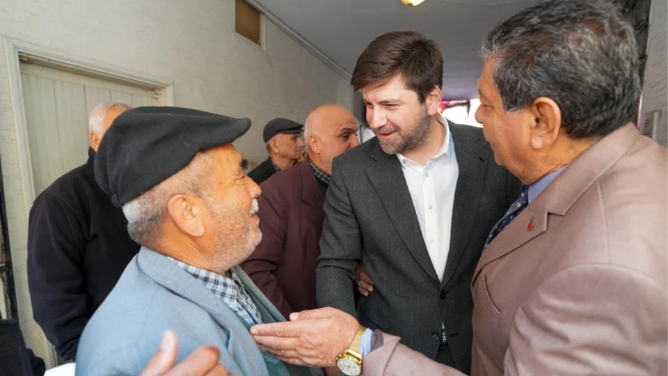 Tarsus'ta Emeklilerle Samimi Buluşma: Başkan Boltaç Projeleri ve Tarsus'un Değerlerini Anlattı