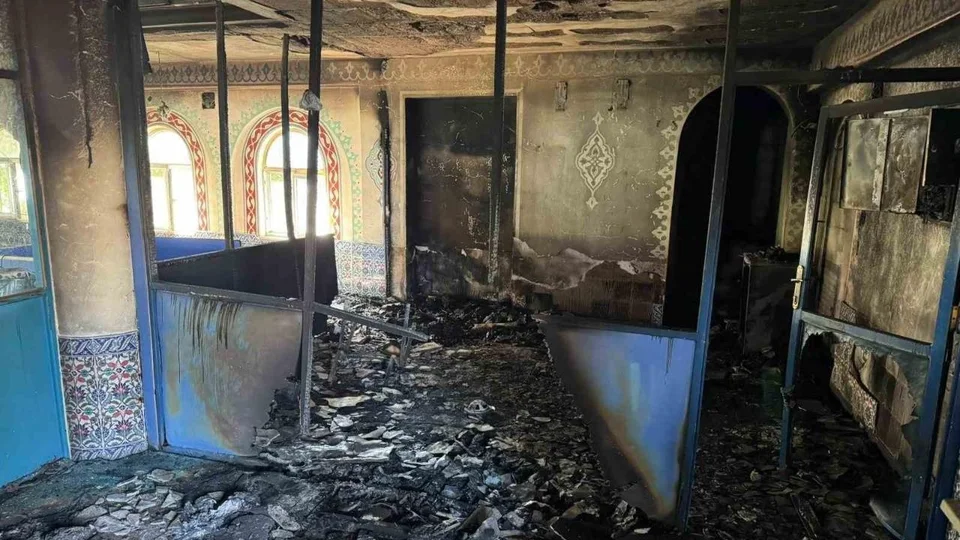 Bozyazı Tekmen Camii'nde Yangın: Sahura Kalkan Vatandaşlar Dumanı Fark Etti, İmam Odası ve Halılar Yangında Hasar Gördü