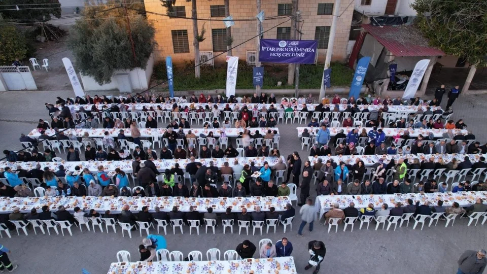 Akdeniz Belediyesi’nden Bekirde Meydanı'nda Ramazan Sofrası: Birlik ve Kardeşlik Mesajları Verildi