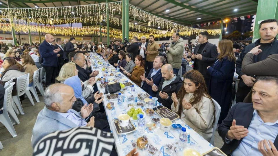 Vahap Seçer Tarsuslularla Kırklarsırtı'nda İftar Sofrasında Buluştu: "Tarsuslularla Gurur Duyuyorum, İyi Ki Varsınız"