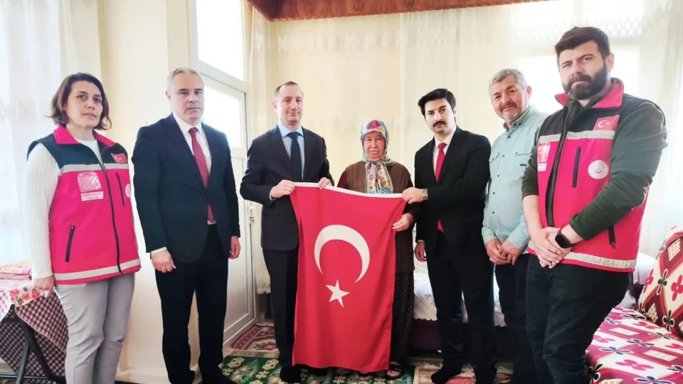 Kaymakam Akyüz'den Şehit Annesine 8 Mart Kadınlar Günü Ziyareti