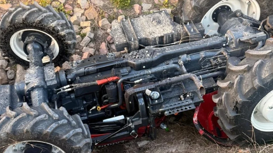 Tarsus'ta Kontrolden Çıkan Traktör Ters Döndü: Kazada 1 Kişi Hayatını Kaybetti