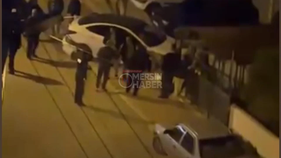 Toroslar’da Kontrolden Çıkan Araç Bahçe Duvarına Çarptı