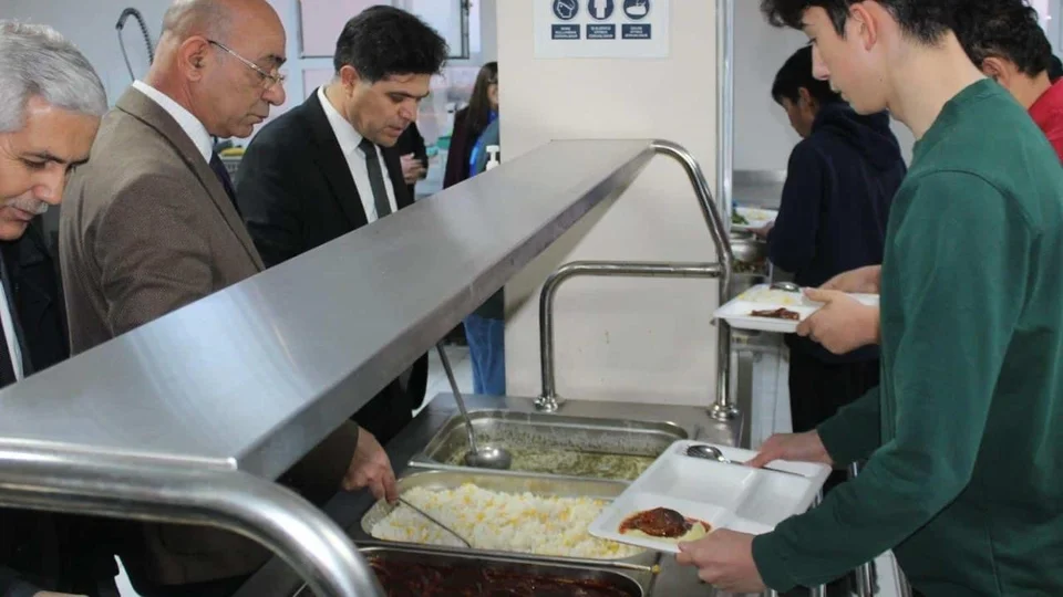 Mersin’de Protokol ve Öğrenciler İftar Sofrasında Buluştu