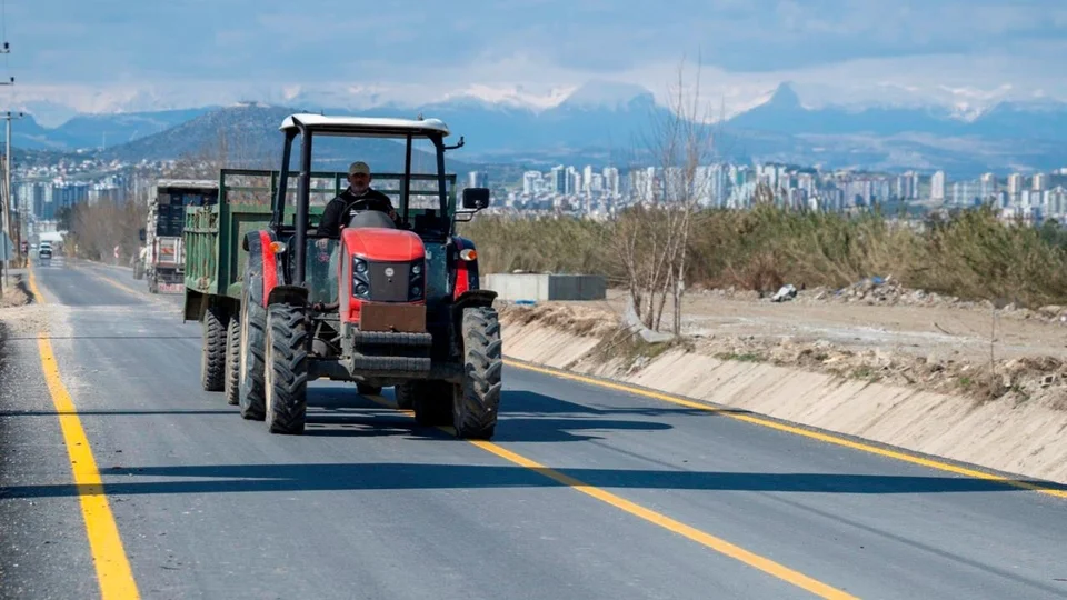 Tarsus'un "Ova Hattı" Yenilendi: Ulubatlı Hasan Bulvarı 5,5 Kilometre Sıcak Asfaltla Konfora Kavuştu