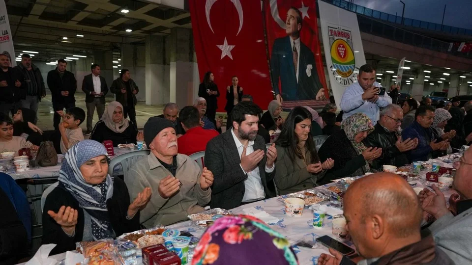 Kadir Gecesi’nde Tarsus’ta Manevi Buluşma: Çok Sayıda Vatandaş Aynı Sofrada Buluştu