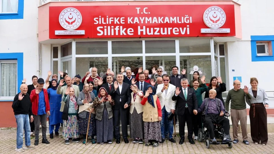 Vali Toros'tan Silifke Huzurevine Bayram Ziyareti