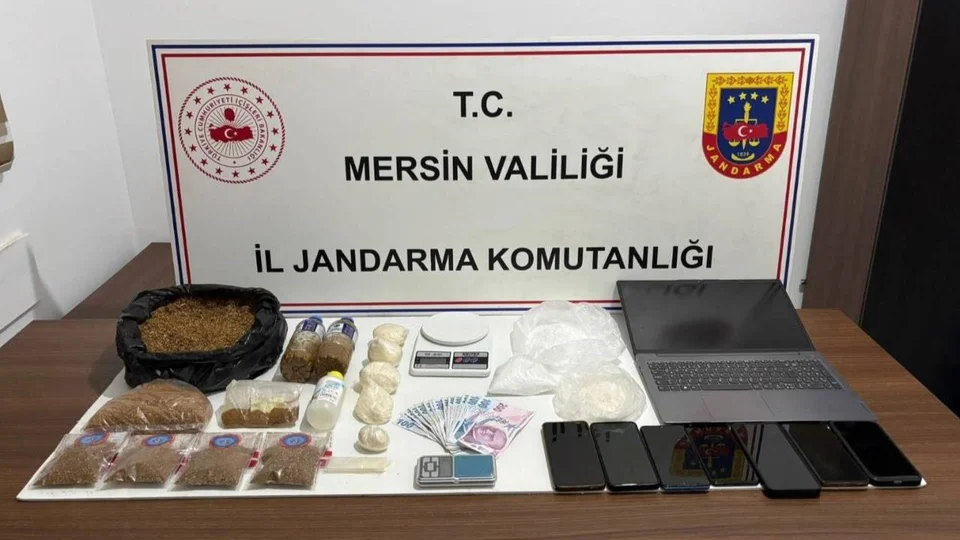 Mersin’de 8 Kilo Uyuşturucu Ele Geçirildi, 4 Şüpheli Tutuklandı