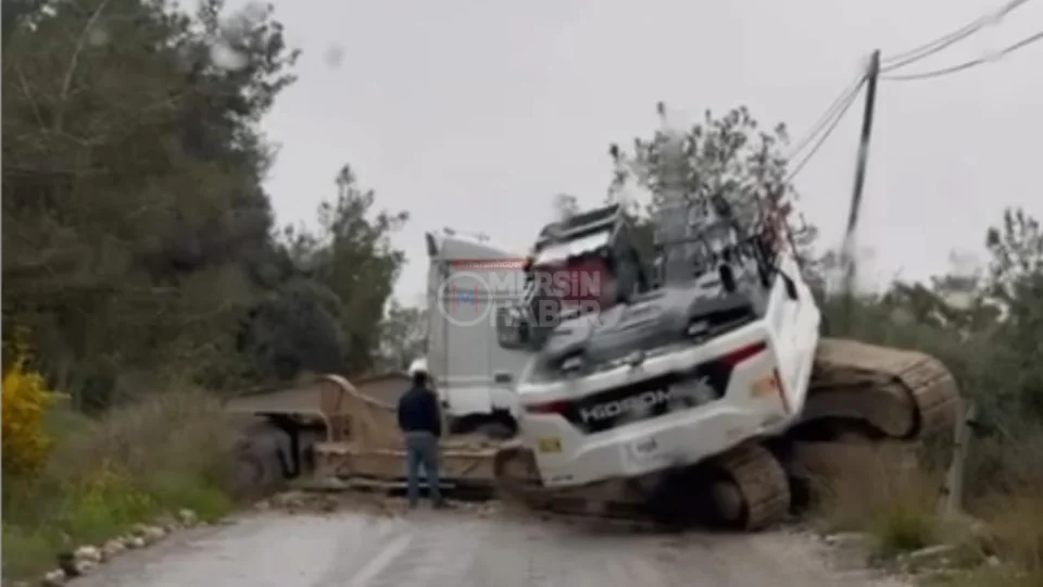 Mersin OSB Yolunda TIR Makasladı, Yol Kapandı!