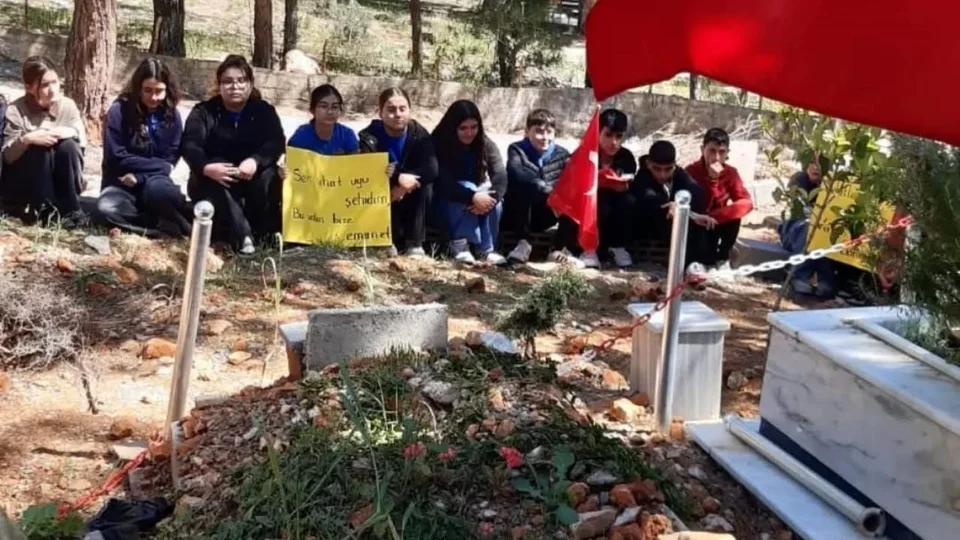 Bozyazı Ortaokulu 8-A Öğrencilerinden Şehit Sedat Yabalak’ın Kabrine Ziyaret