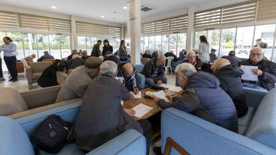 Akran Zorbalığı Yaş Almışlarda da Var: Mersin Emekli Evinde Eğitim