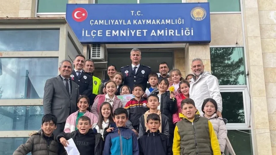 Çamlıyayla'da Öğrencilerden İlçe Emniyet Teşkilatına Polis Haftası Ziyareti