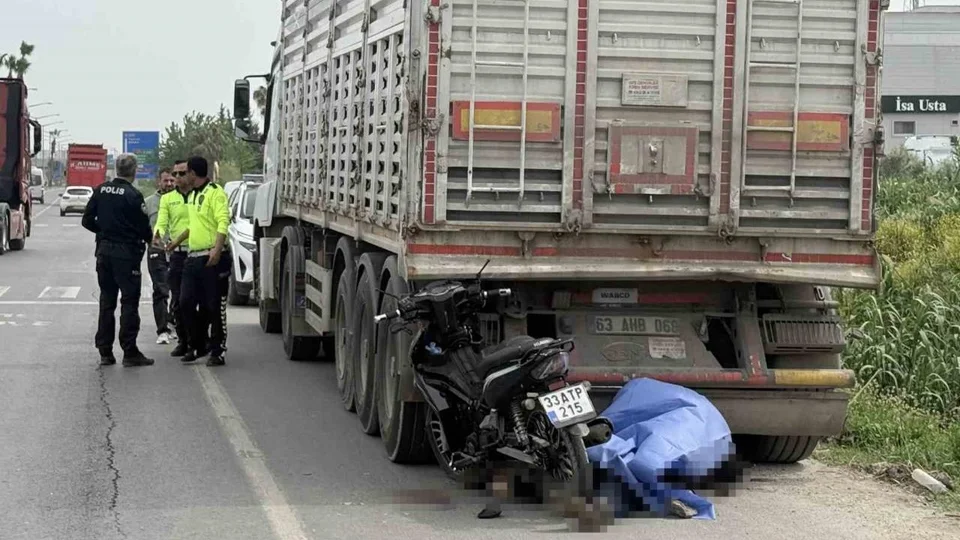 Akdeniz’de Park Halindeki Kamyona Motosiklet Çarptı: 80 Yaşındaki Motosiklet Sürücüsü Öldü