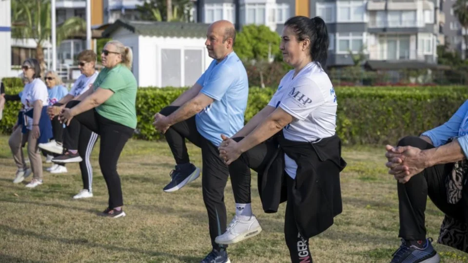 Sabahın Erken Saatlerinde Mersin Sahili Sporla Uyanıyor
