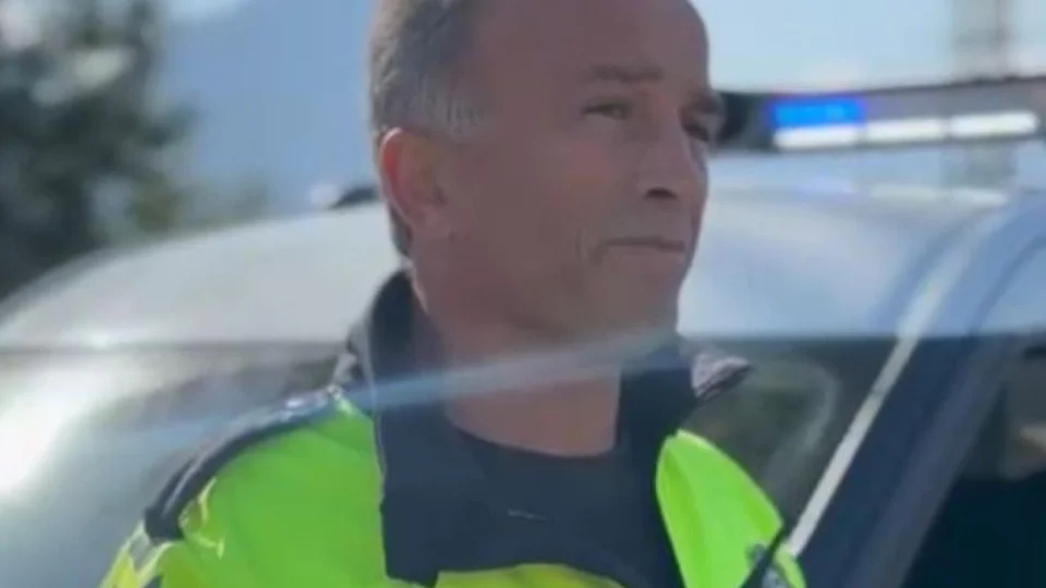 “ Allah’a Emanet Olun…” Anamur’da 28 Yıllık Polis Memuru Metin Doğan Görevine Telsiz Anonsuyla Veda Etti