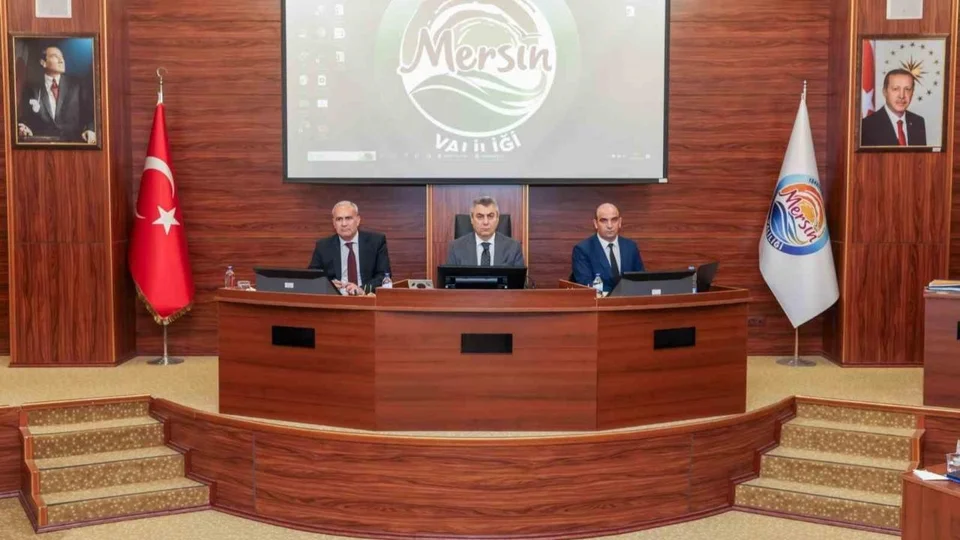 Mersin’de Güvenlik Zirvesi: Vali Atilla Toros Başkanlığında Genişletilmiş İl Güvenlik Toplantısı Yapıldı