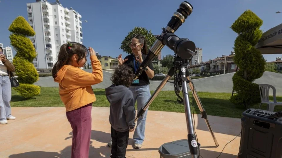 Bilim, Doğa ve Trafik Eğlencesi Bir Arada: Mersin Büyükşehir 23 Nisan’ı Çocuklarla Coşkuyla Kutladı