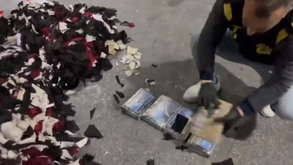 Toroslar'da Kokain Baskını: İşyerinde 5,8 Kilo Zehir Yakalandı, İki Tacir Cezaevine!