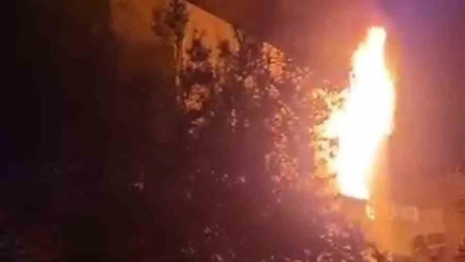 Mersin Mut'ta Gece Yangını: 2 Katlı Müstakil Ev Alevlere Teslim Oldu, Hasar Büyük!