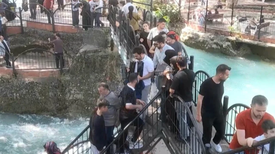 Tarihi Tarsus Şelalesi'nde İnsan Seli