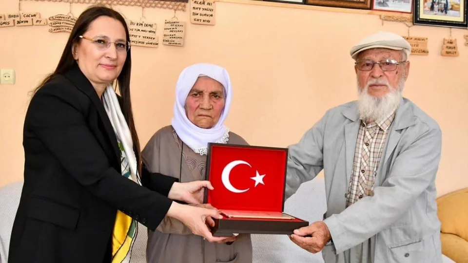 Dudu İrem Toros, Aydıncık’ta Şehit Ailesini Ziyaret Etti