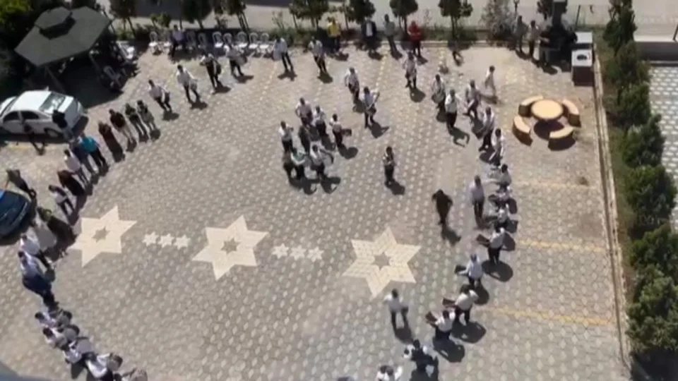 Toroslar’da Görkemli Çeyiz Alma: 40 Davul Birden Çaldı!