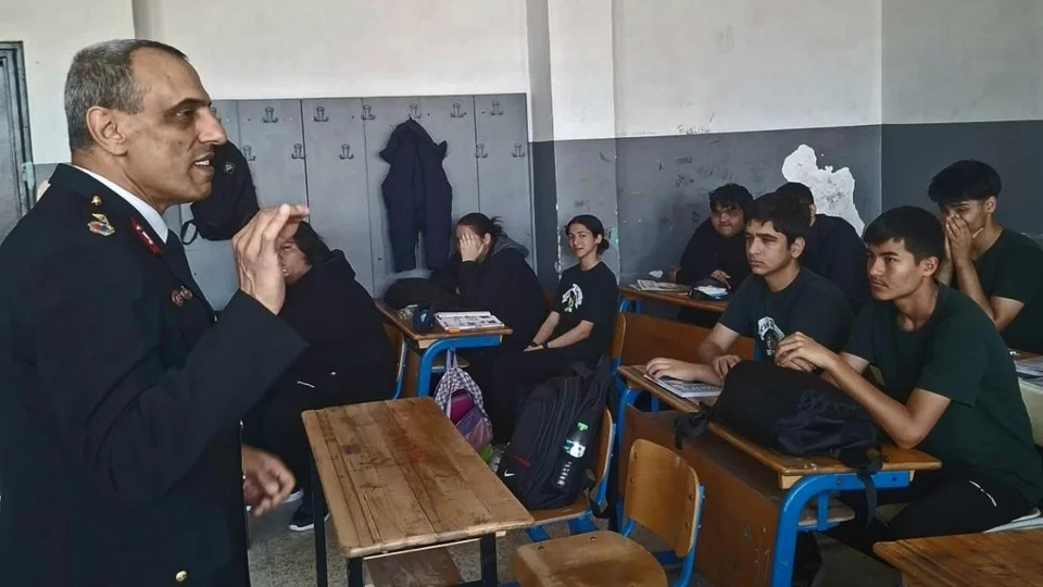 Tarsus İlçe Jandarma Komutanı Binbaşı Mehmet Güler Öğrencilerle Buluştu