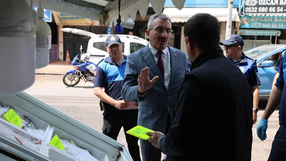 Akdeniz Zabıta’dan Karaduvar’da Balık Tezgahlarına Denetim: Hijyen ve Fiyat Kontrolleri Yapıldı