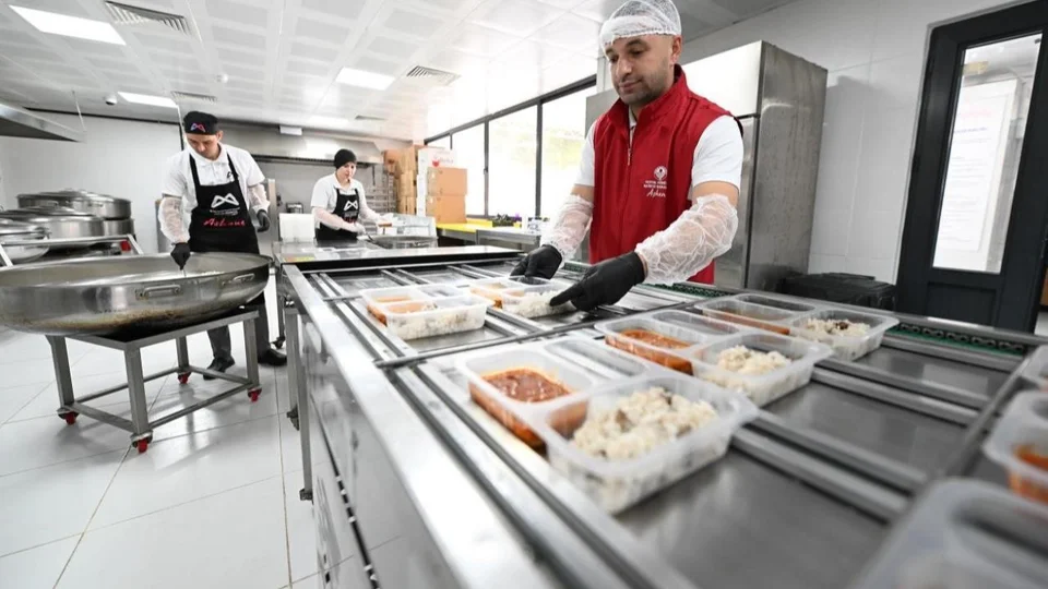 Mersin Büyükşehir’in Silifke Aşhanesi’nden Günde 500 Kişiye Ücretsiz Yemek