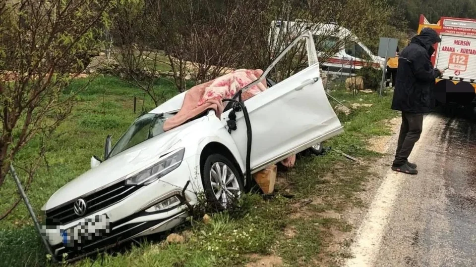 Silifke'de Feci Kaza: TIR İle Otomobil Kafa Kafaya Çarpıştı, 1 Ölü - 2 Yaralı