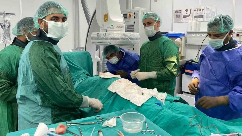 Tarsus Devlet Hastanesi’nde Bir İlk: Şoklama Özellikli Kalp Pili Başarıyla Takıldı!