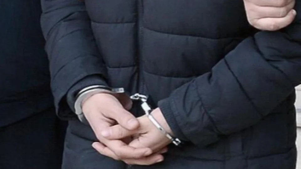 Anamur’da Restoran Önünde Silahlı Kavga: 1 Kişi Yaralandı, 2 Kardeş Tutuklandı