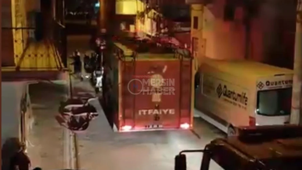 Akdeniz’de Alev Alev Yanan Otomobili İtfaiye Söndürdü