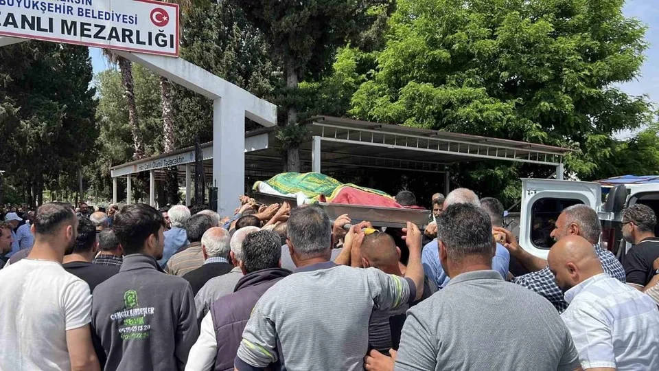 Patlamada 20 Metreden Düşerek Hayatını Kaybeden İşçi Kazanlı’da Gözyaşlarıyla Toprağa Verildi