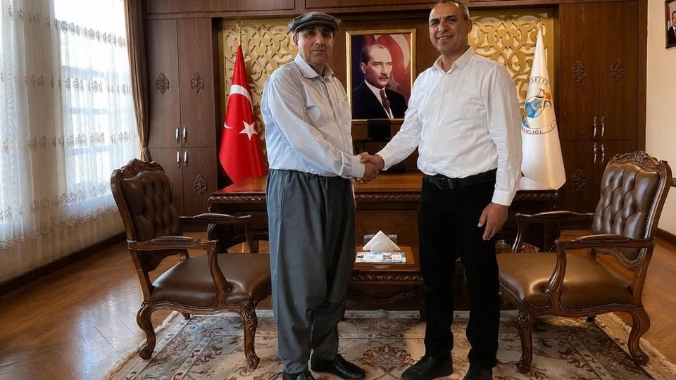 Silifke Kaymakamı Aslaner, Şalvar ve Kasket Giyerek Çiftçilerin Gününü Kutladı